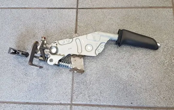 BMW 5 E60 E61 Handbrake/parking brake lever assembly 6773958 34416773958 14877410