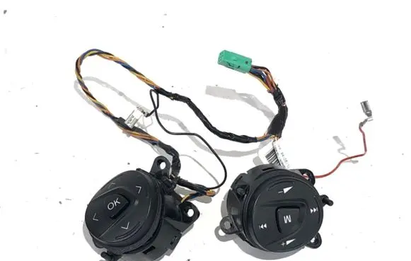 Steering wheel buttons/switches