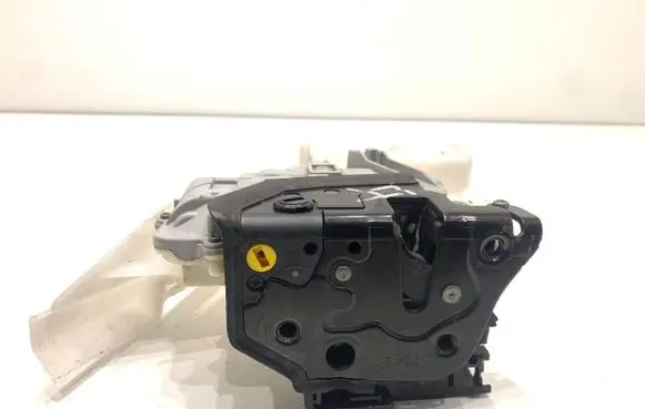 Volkswagen PASSAT B7 Rear door lock 3C4839015A