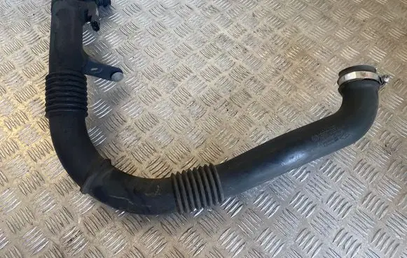 Opel Vivaro Intercooler pipe mounting bracket 8200829441 93861661 8200829441A