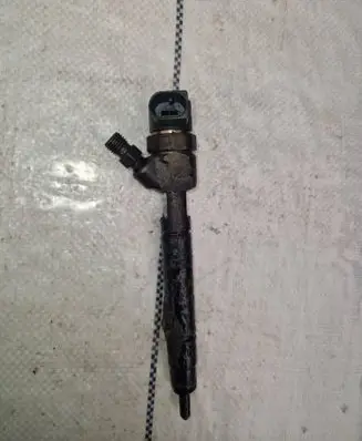 Mercedes-Benz E W211 Fuel injector A612070
