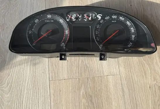 Skoda Superb B5 (3U) Speedometer (instrument cluster) 3U0920840A 110280115003