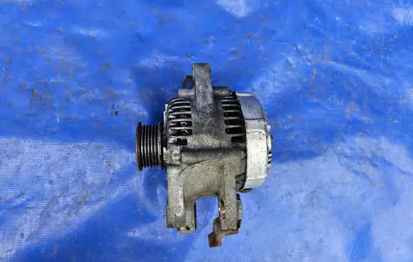 Toyota Urban Cruiser (XP110) Generator/alternator 27060-47050