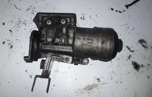 Volkswagen PASSAT B6 Oil filter mounting bracket 045115389K