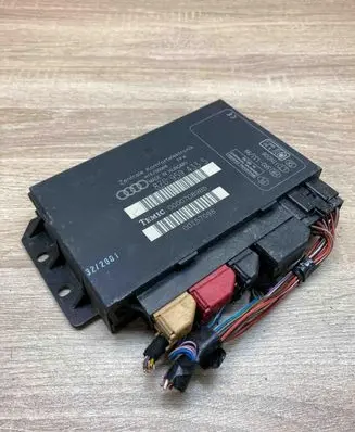 Audi A2 Comfort/convenience module 8Z0959433S WITHPLUG