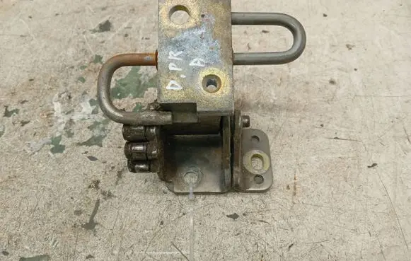 Audi A6 S6 C6 4F Front door lower hinge 8E0831412B