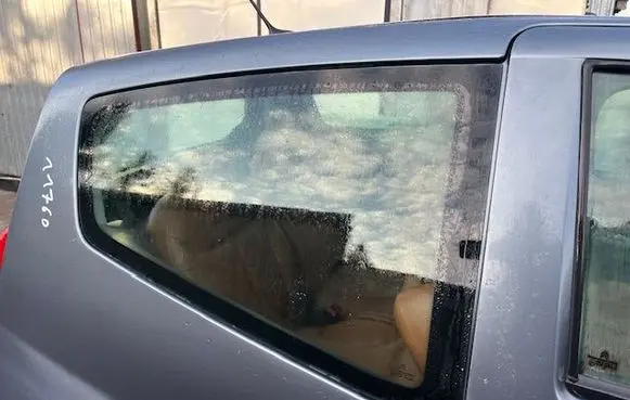 Alpine C2 Rear side window 