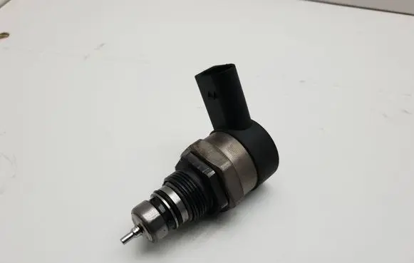 BMW 1 F20 F21 Fuel pressure regulator 0281002949 30570592 210915