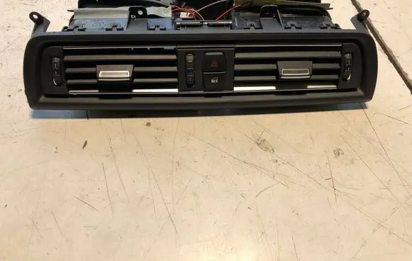 BMW 5 F10 F11 Dash center air vent grill 16828110