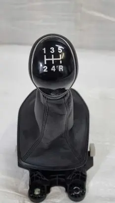 Ford Fiesta Gear selector/shifter in gearbox 