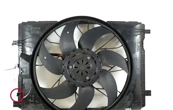Radiator cooling fan shroud