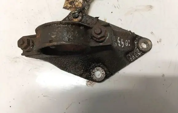 Ford Mondeo Mk III Engine mounting bracket 
