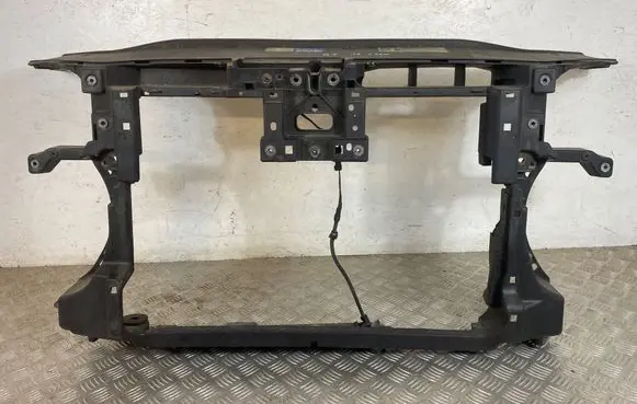 Volkswagen PASSAT B7 Radiator support slam panel 3AA805588D