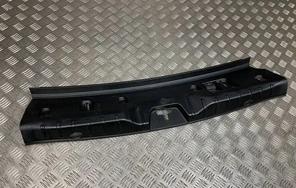 Trunk/boot sill cover protection