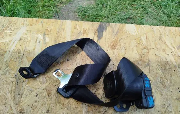 Saab 9-5 Middle seatbelt (rear) 12756308 570498202