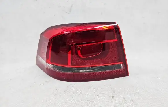 Volkswagen PASSAT B7 Rear/tail lights 3AE945095C