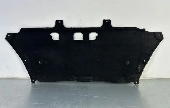 Volkswagen Touareg III Engine splash shield/under tray 4M1825235