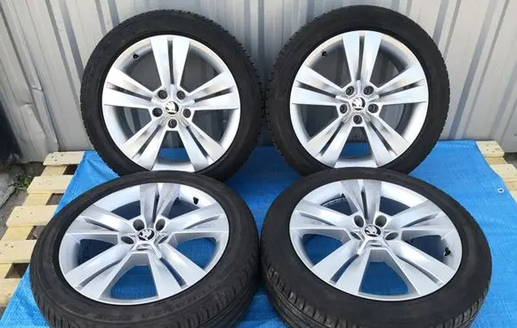 Skoda Karoq R18 alloy rim 