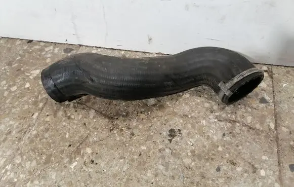Volvo V70 Intercooler hose/pipe P8765