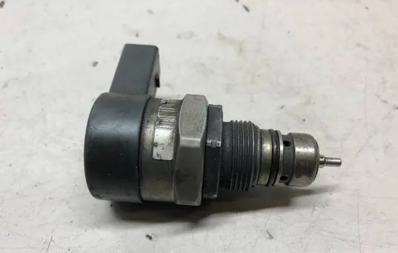 BMW 5 E60 E61 Fuel main line pipe 0281002738 13493491 290906