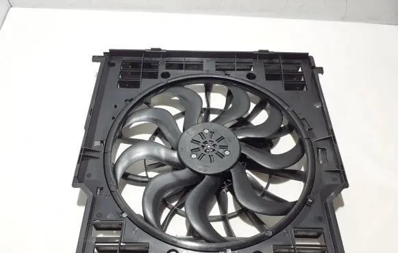 BMW X5 G05 Radiator cooling fan shroud 8589042