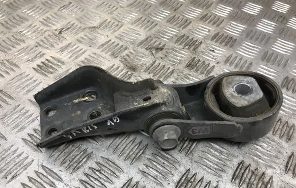 Toyota Yaris Engine mount bracket