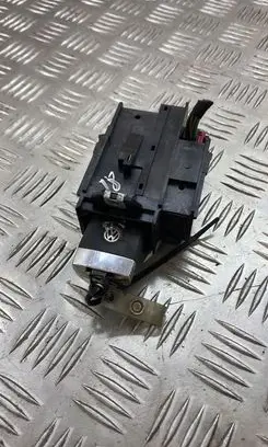 Volkswagen PASSAT B6 Ignition lock 3C0905843