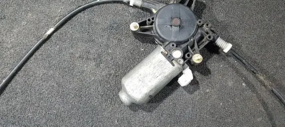 Peugeot 605 Front door window regulator motor 400022