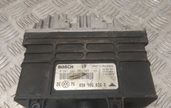 Volkswagen Golf III Engine control unit/module 030906026R 0261203302