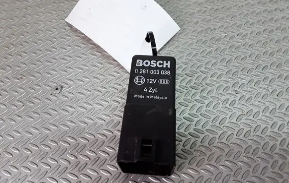 Skoda Octavia Mk2 (1Z) Glow plug pre-heat relay 0281003038 038907281D