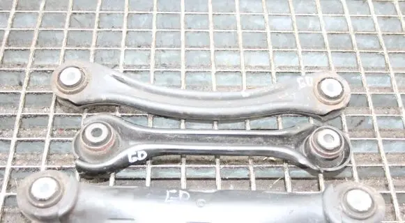 Mercedes-Benz CLC CL203 Rear upper control arm/wishbone 2013520988