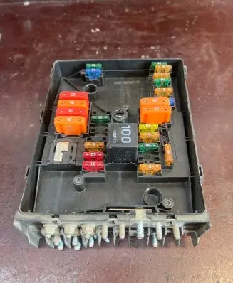 Volkswagen Touran I Fuse box set 1K0937821B 1K0937800P T000034