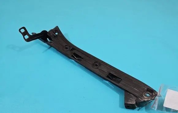 Front bumper mounting bracket
