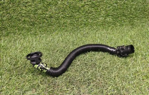 Volkswagen Jetta V Breather/breather pipe/hose 07K103558C