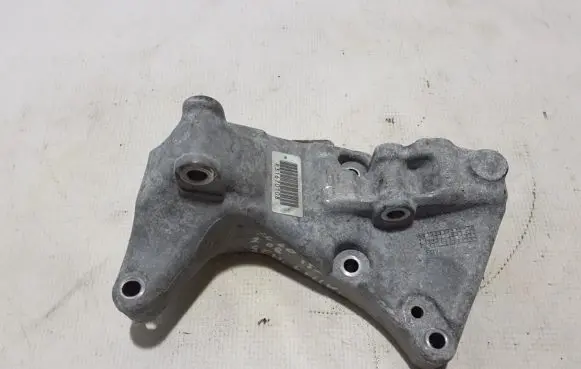 Volvo XC60 Generator/alternator bracket 31670108