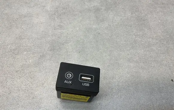 Hyundai Tucson TL USB socket connector 96120D3500