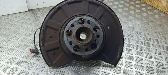 Mercedes-Benz E AMG W212 Rear wheel hub A2125460643
