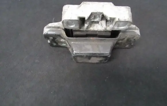 Volkswagen Golf V Engine mount bracket 1k0199555n 173149