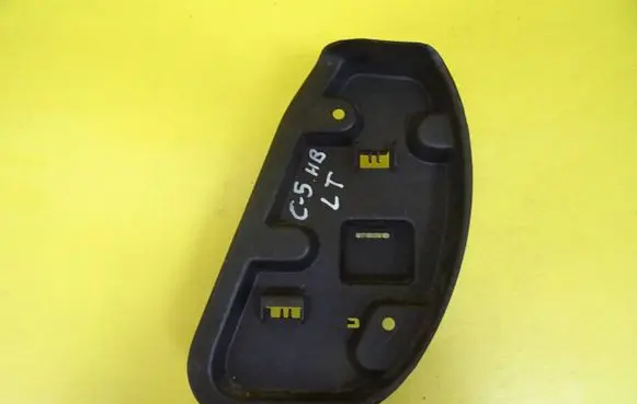 Citroen C5 Tail light bulb cover holder