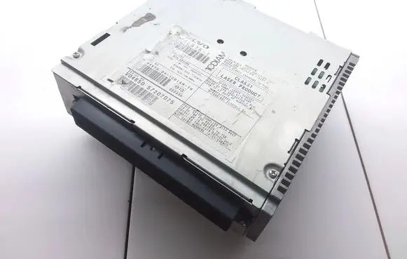 Volvo V50 Radio/CD/DVD/GPS head unit 307525781 V04650 57207075