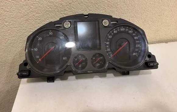 Volkswagen PASSAT B6 Speedometer (instrument cluster) 3C0920871K