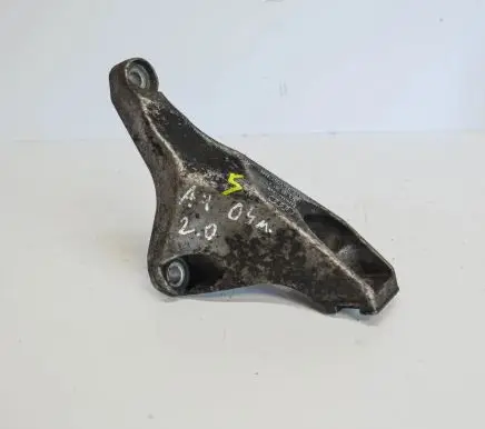 Audi A4 S4 B7 8E 8H Engine mounting bracket 8E0199307S