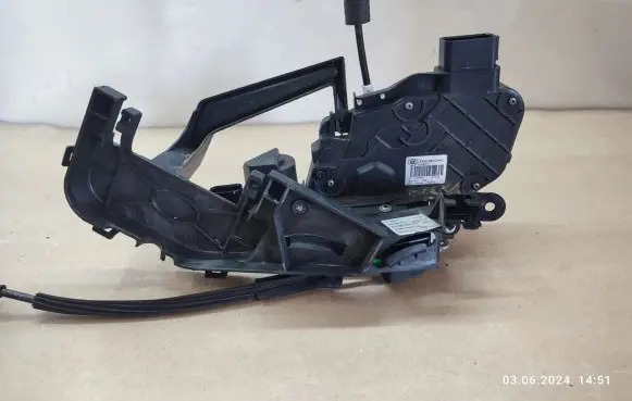 Jaguar XJ X351 Rear door lock 8X2A26412AC