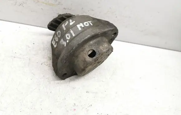 BMW 5 E60 E61 Engine mount bracket 586310E 676109003 15934612FR