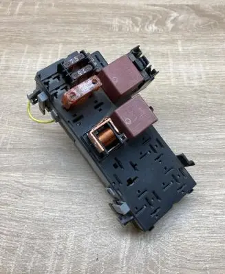 Renault Scenic I Fuse module 7703297193