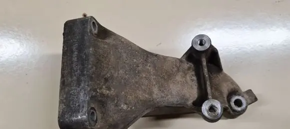 Mercedes-Benz E W211 Engine mounting bracket A6112230704