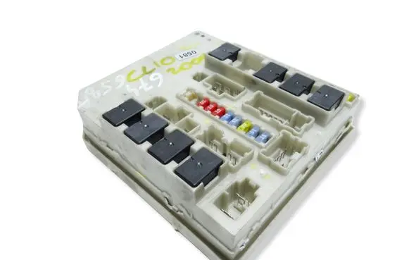 Renault Clio III Fuse module 674658A