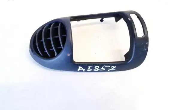 Mercedes-Benz C W203 Dash center air vent grill