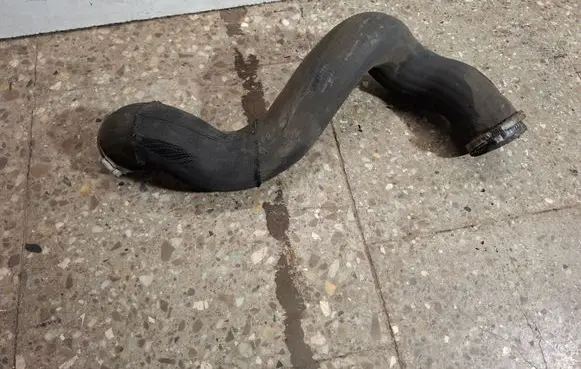 Volvo XC70 Intercooler hose/pipe 30792545