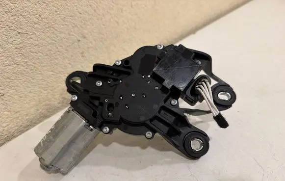 Volkswagen Golf VI Rear window wiper motor 5K6955711A 0390201826